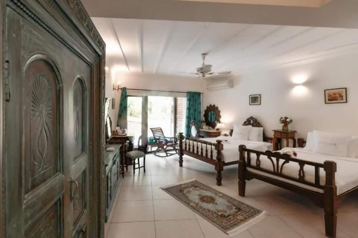 Egyptian cotton sheets, premium bedding, down duvets, pillow-top beds