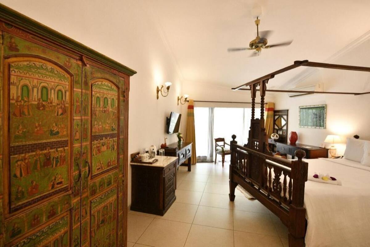 Egyptian cotton sheets, premium bedding, down duvets, pillow-top beds