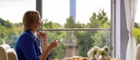 Daily buffet breakfast (PLN 55 per person)