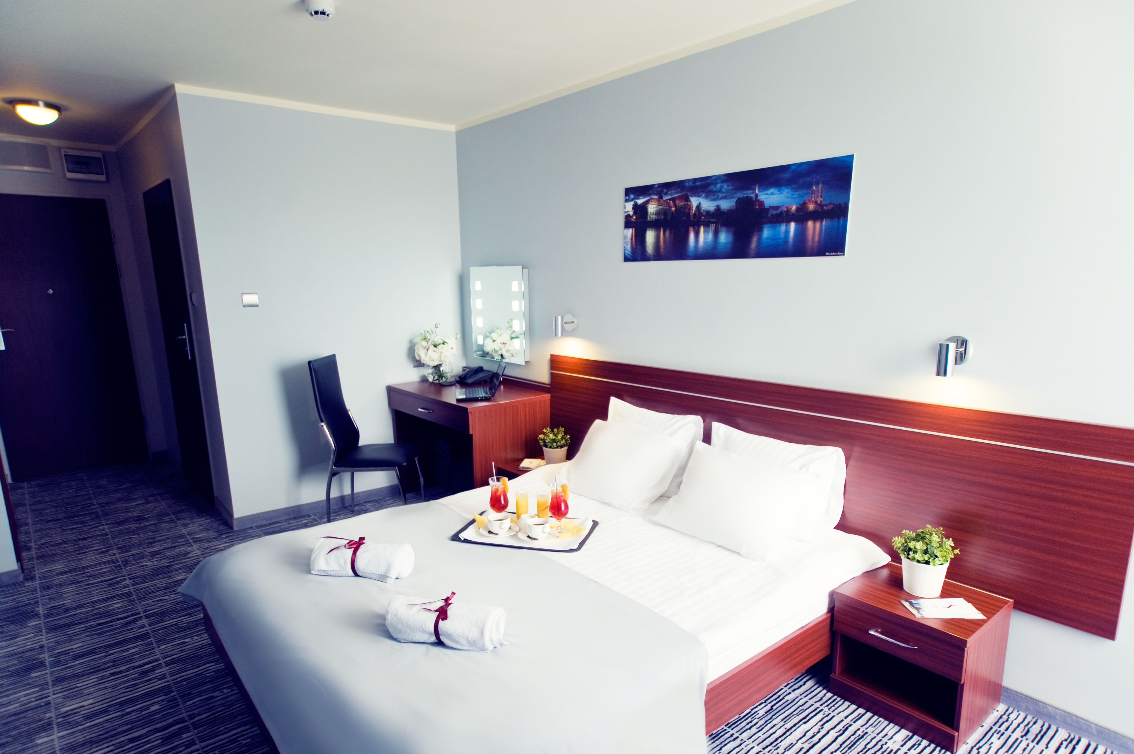 desk, laptop workspace, iron/ironing board, free wifi