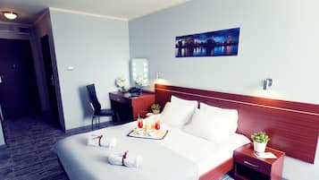 Desk, laptop workspace, iron/ironing board, free WiFi