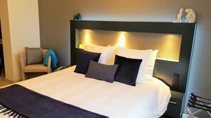 Family Room | Pillowtop beds, in-room safe, soundproofing, iron/ironing board - Belrom Hotel (Sint-Truiden)