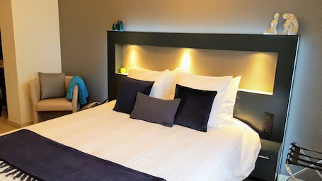 Family Room | Pillowtop beds, in-room safe, soundproofing, iron/ironing board