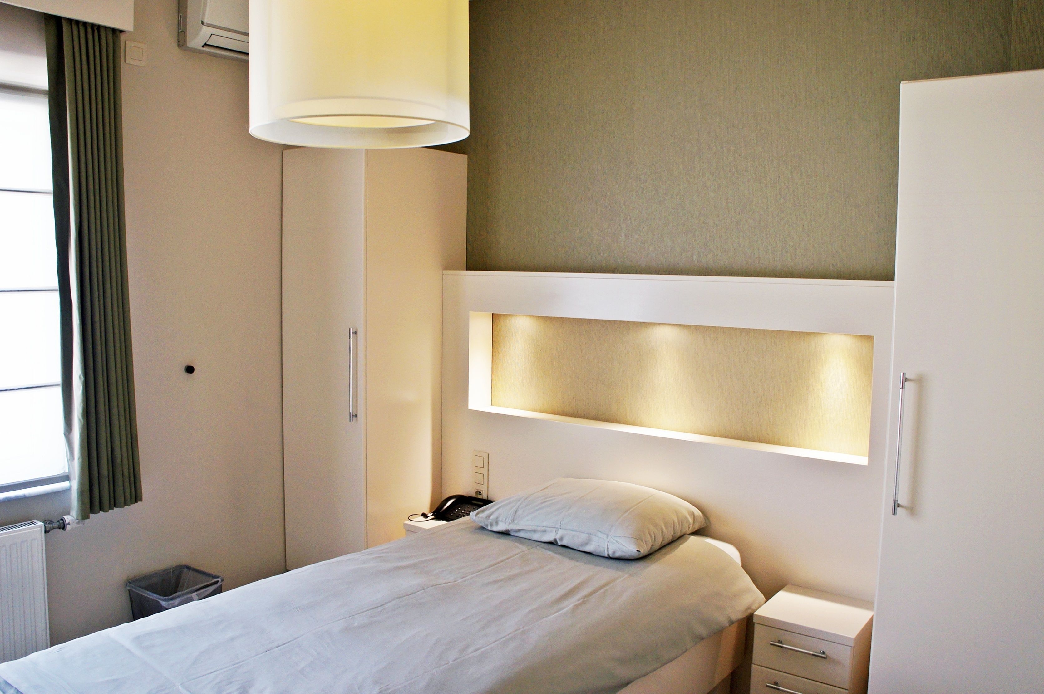 single room | room amenity