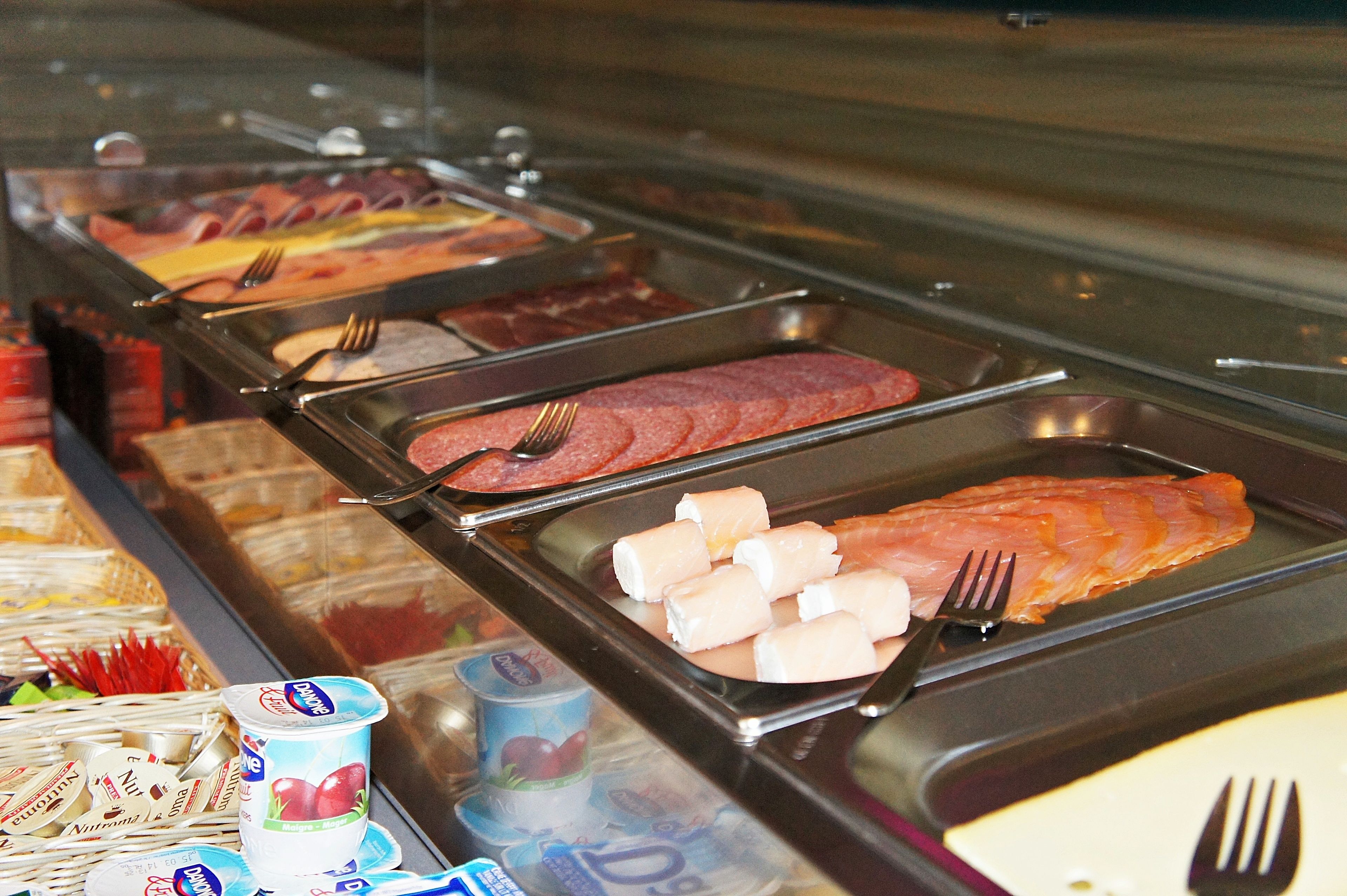 daily full breakfast (eur 20 per person)