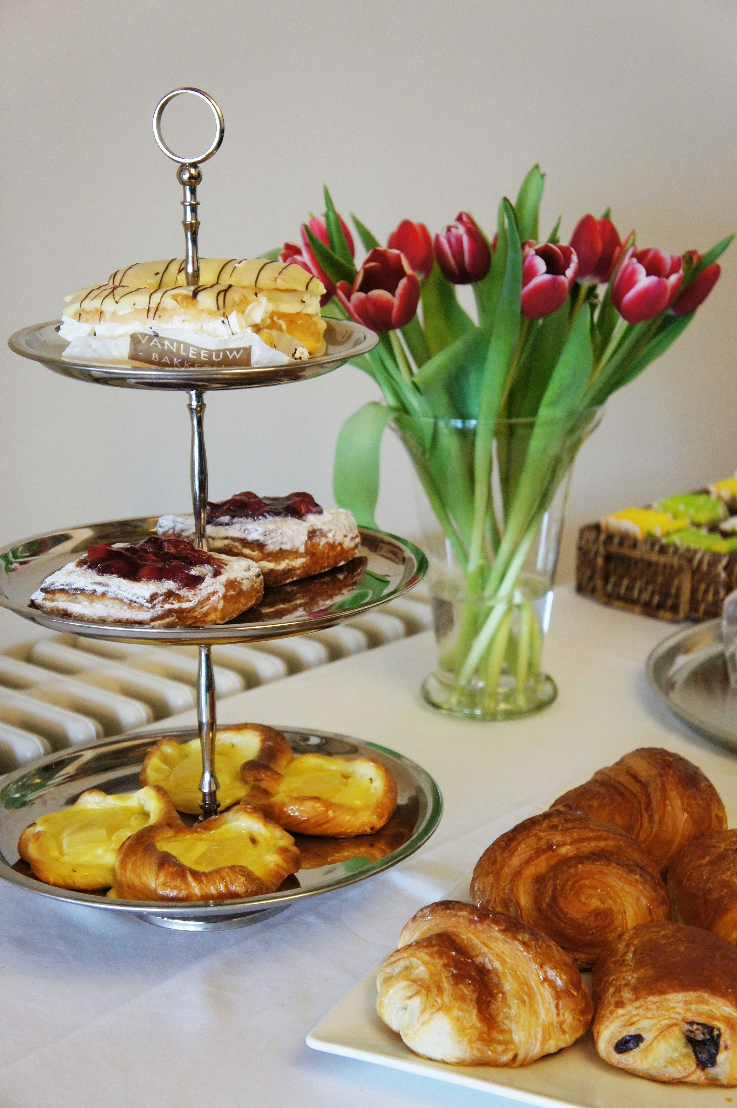 daily full breakfast (eur 20 per person)