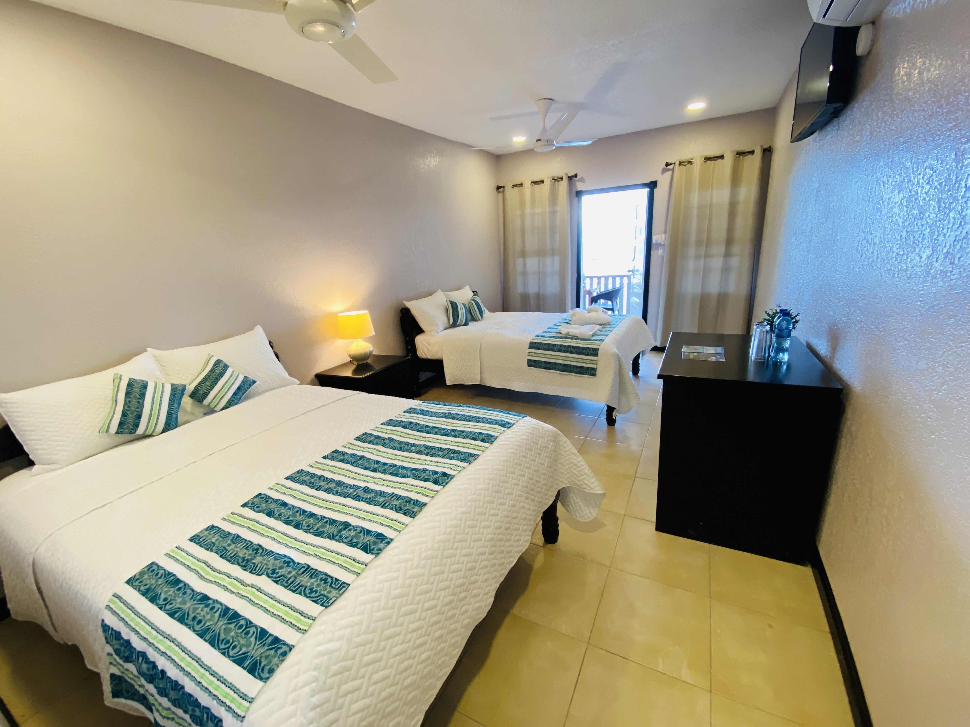 comfort double room | 1 bedroom, individually decorated, individually furnished, desk