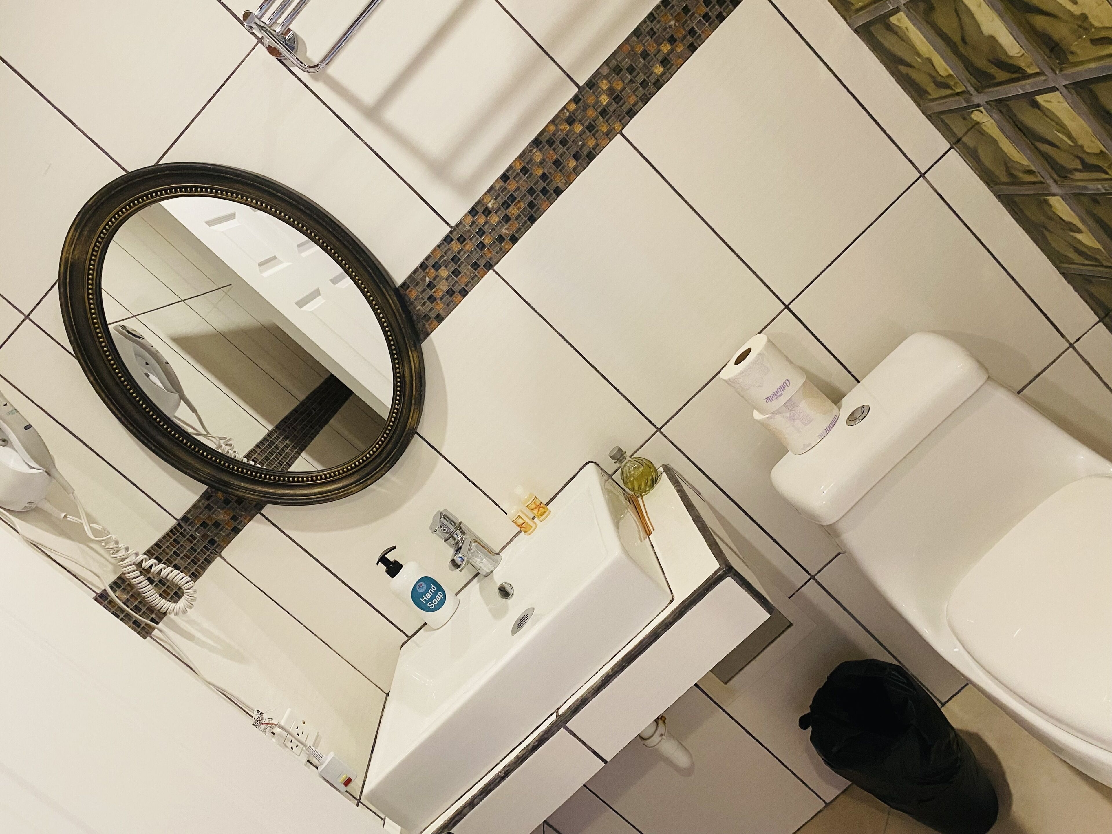 shower, rainfall showerhead, free toiletries, towels