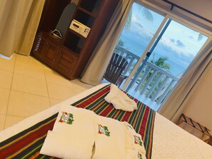 Islander Seaview Suite | Individually decorated, individually furnished, desk, laptop workspace