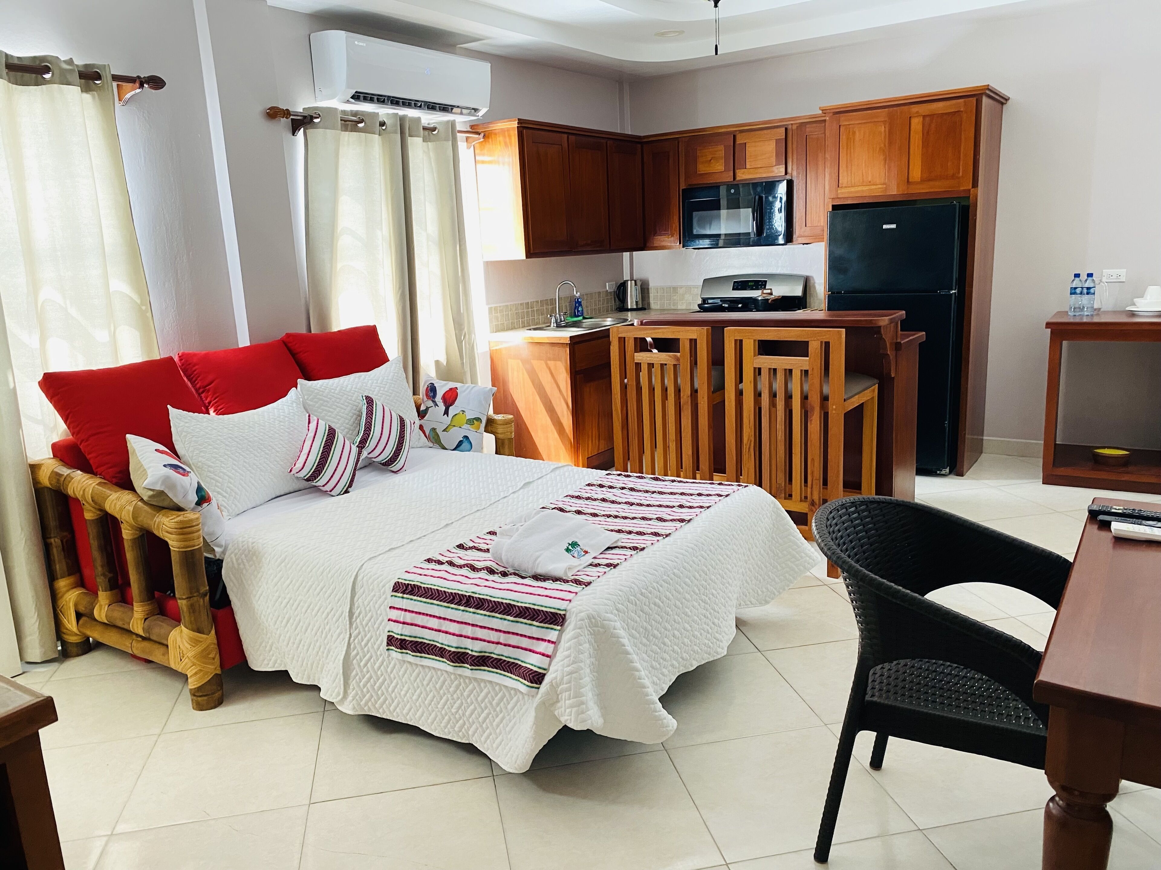 executive studio suite | 1 bedroom, individually decorated, individually furnished, desk