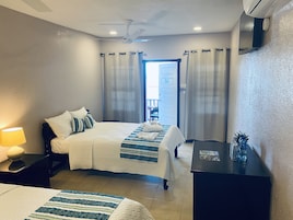 Decoración personalizada, muebles diferentes y escritorio 