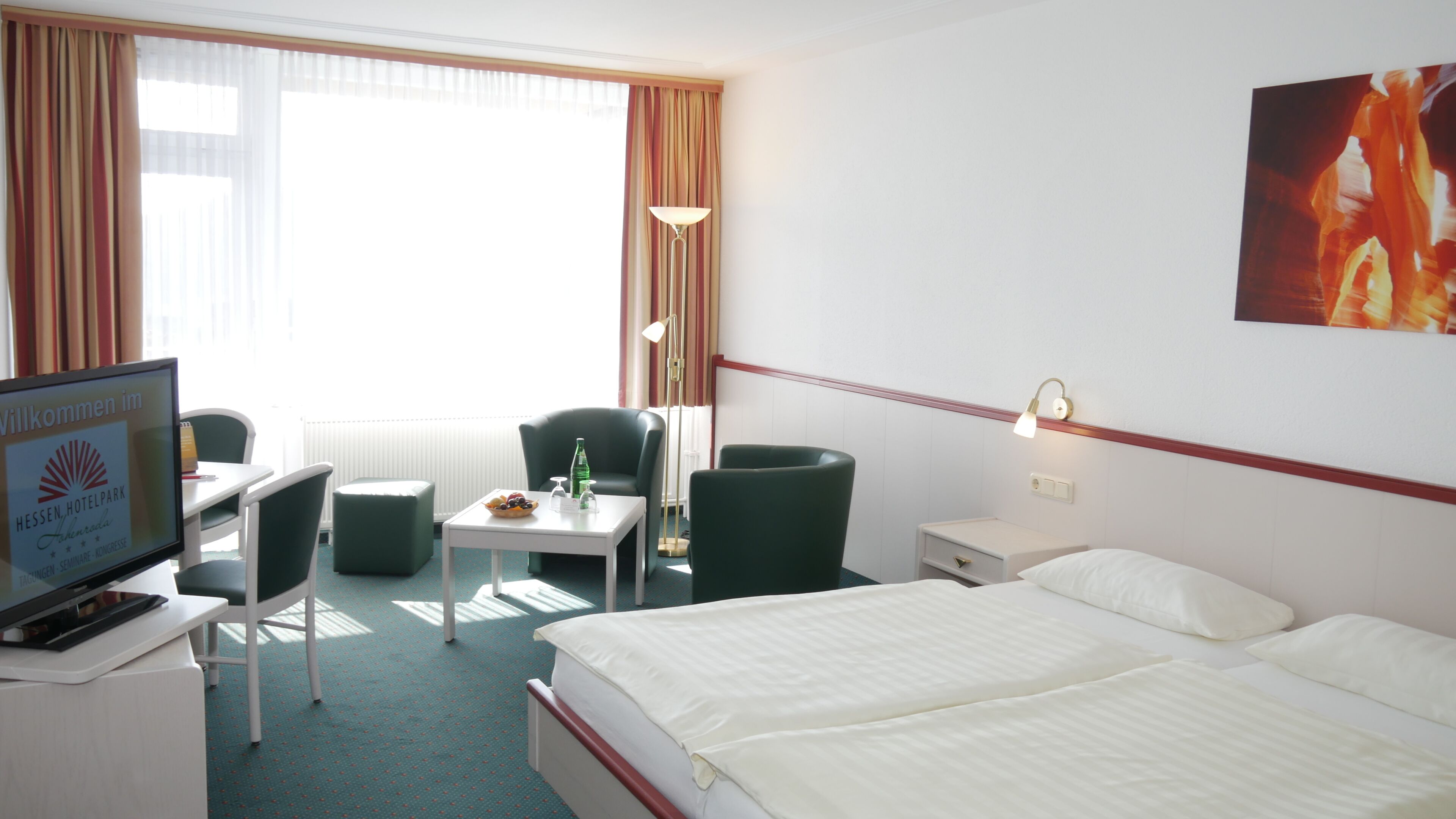 Doppelzimmer Seeseite | Hypo-allergenic bedding available, minibar, in-room safe, desk