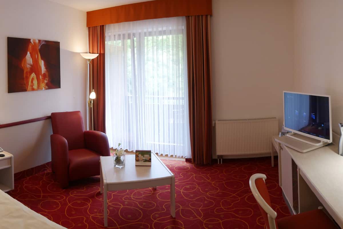 hypo-allergenic bedding, minibar, in-room safe, desk