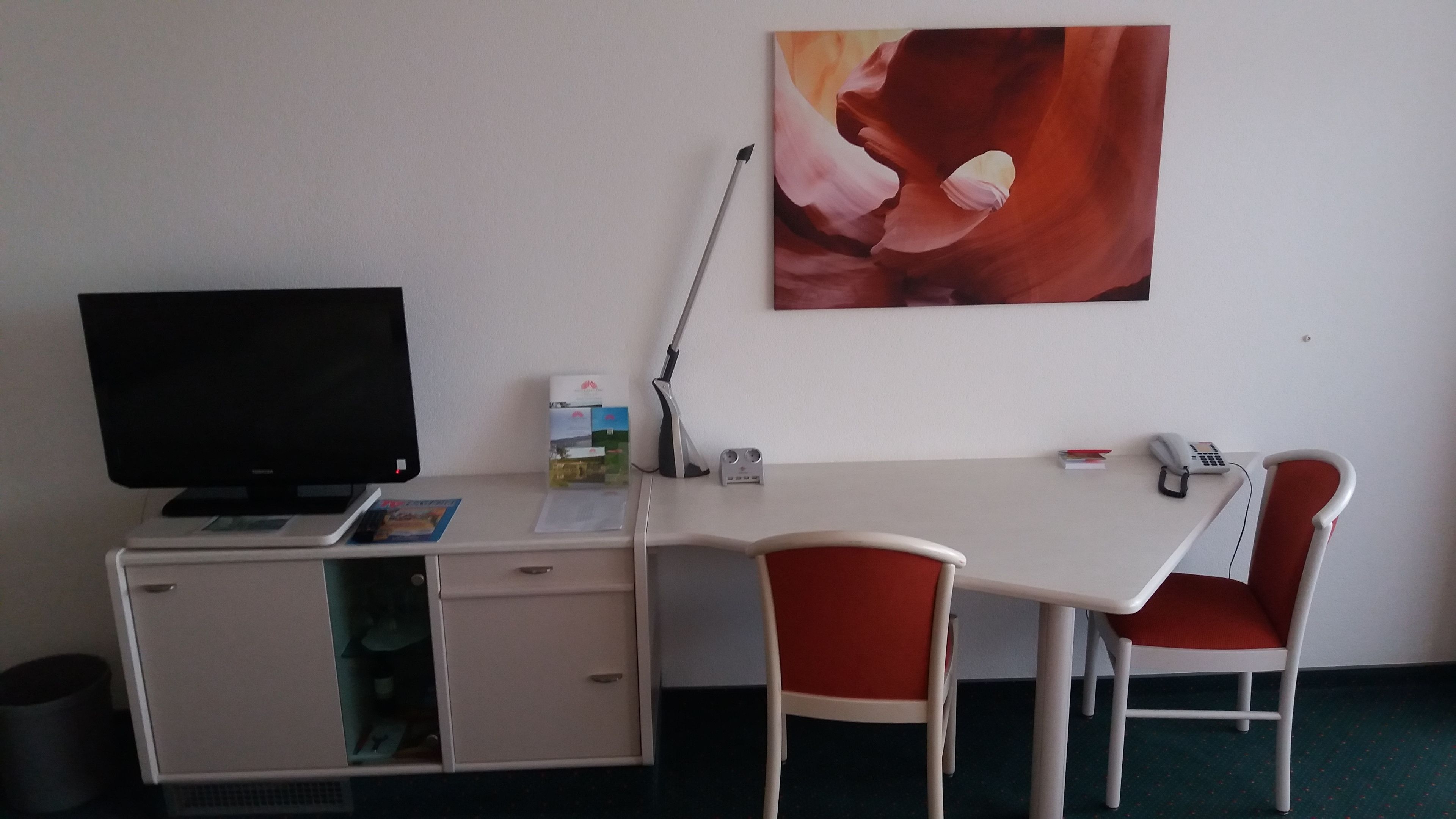 economy twin room | room amenity