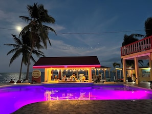 Bar (trong khuôn viên)