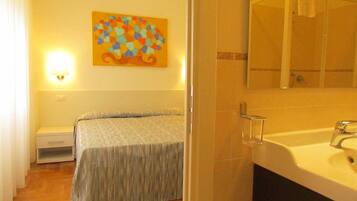 1 bedroom, individually decorated, desk, free WiFi