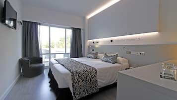 1 bedroom, minibar, desk, blackout drapes