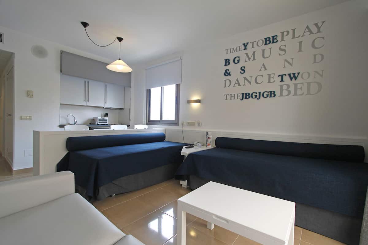 1 bedroom, minibar, desk, blackout curtains
