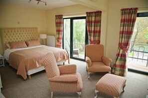 Junior Suite | Minibar, soundproofing, cribs/infant beds, rollaway beds - Au Comte De Mercy (Oupeye)