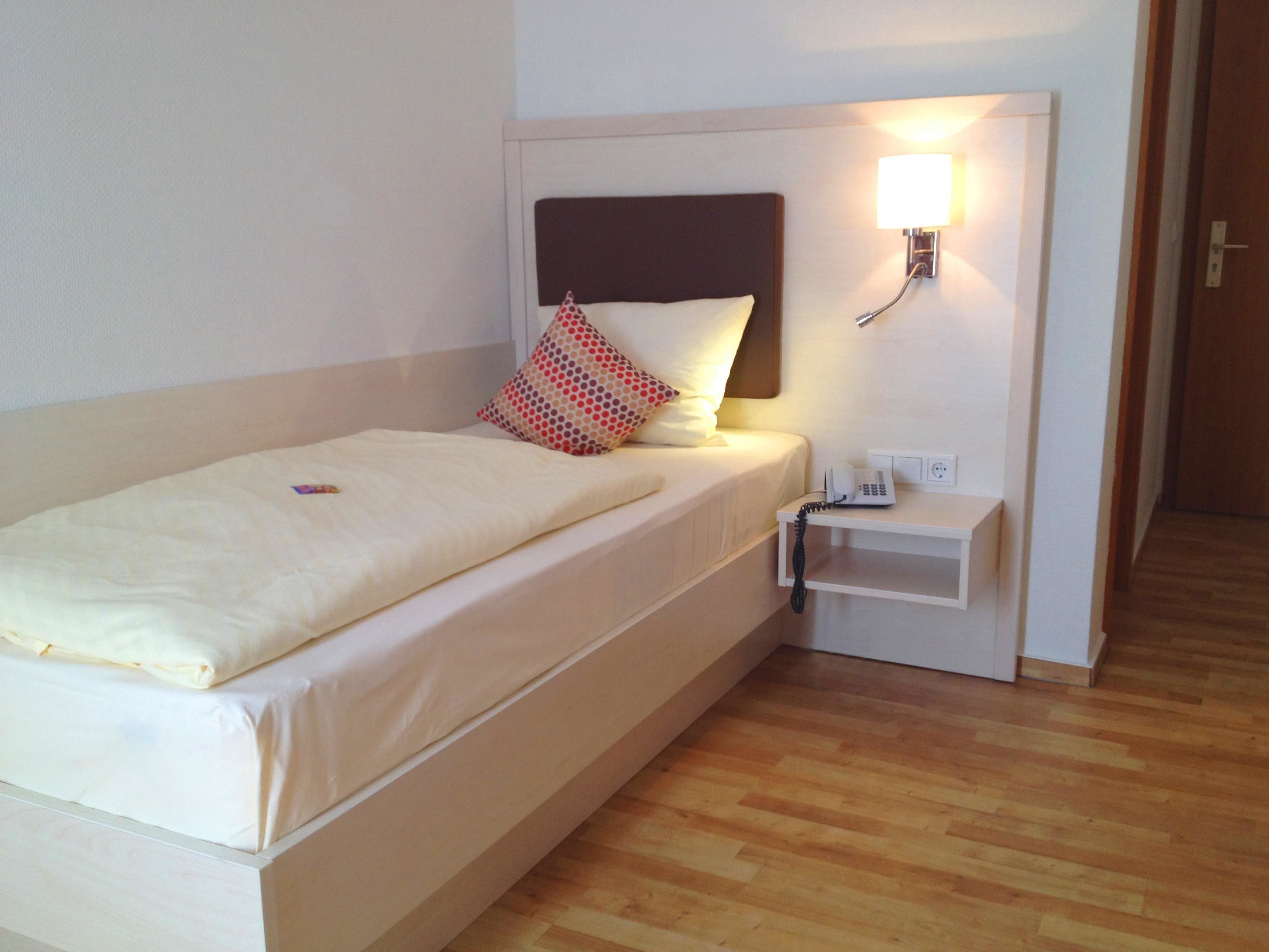 standard single room | hypo-allergenic bedding, in-room safe, desk, blackout curtains