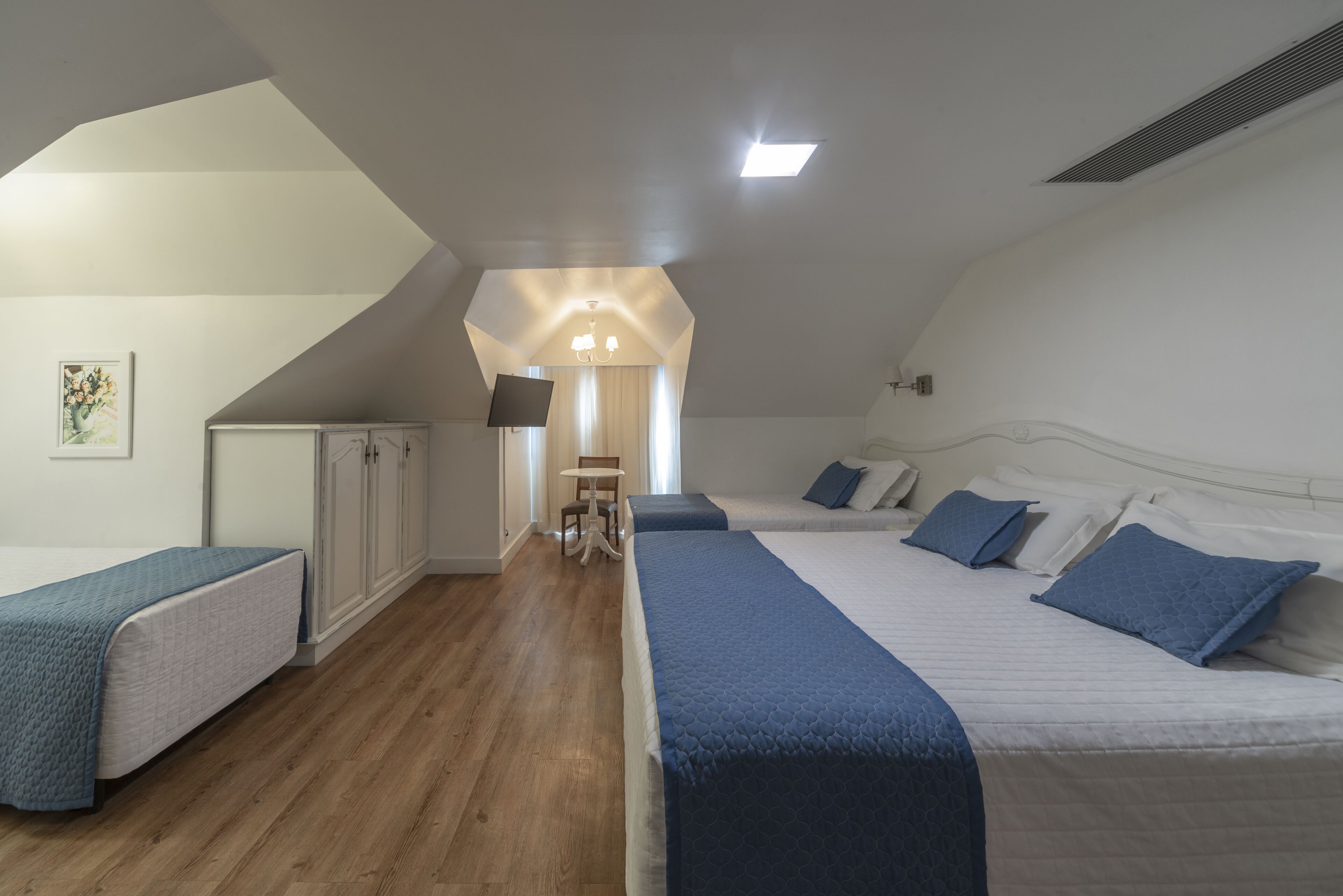 luxury quadruple room | 1 bedroom, minibar, individually furnished, laptop workspace