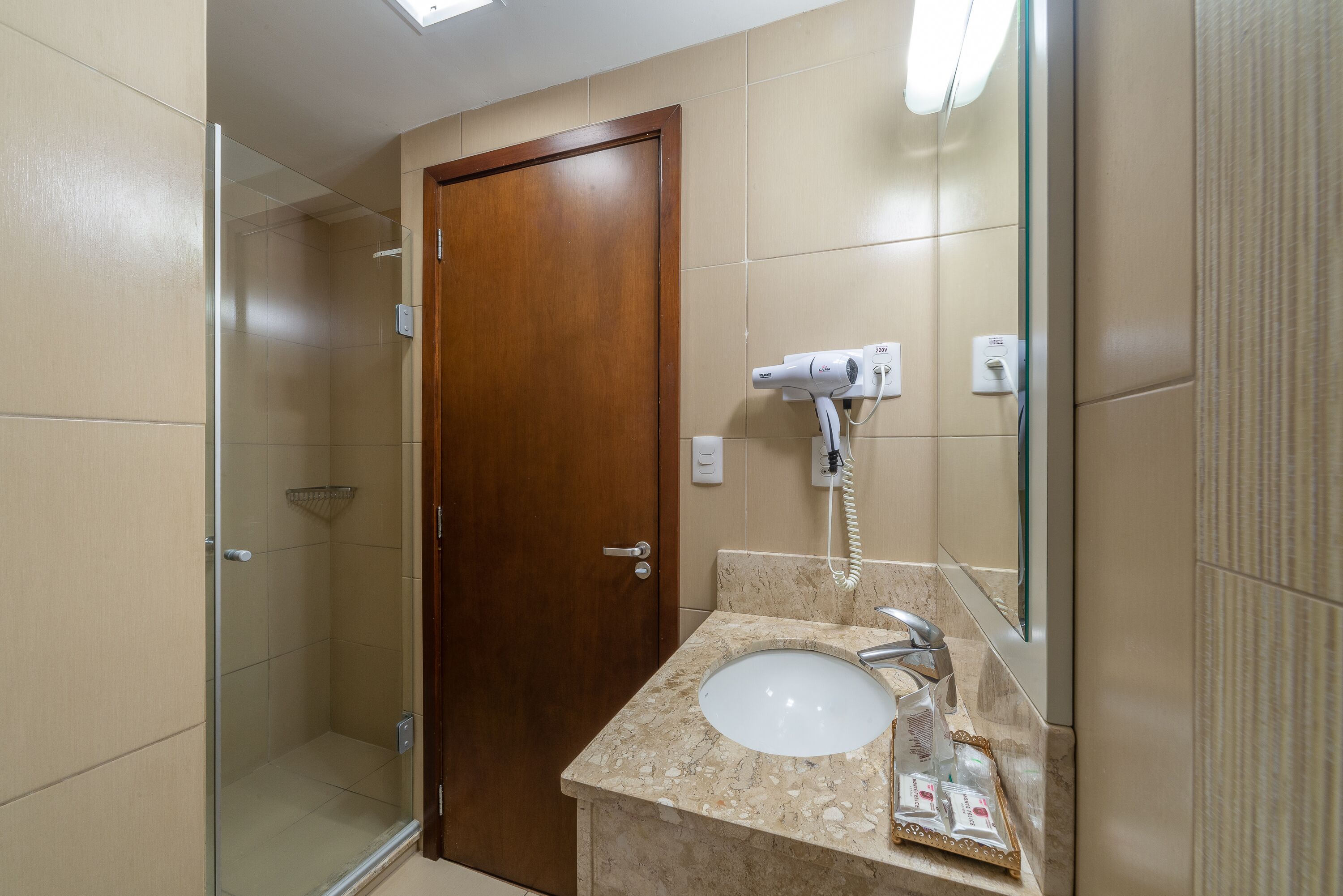 luxury triple room | bathroom | free toiletries, hair dryer, bidet, towels