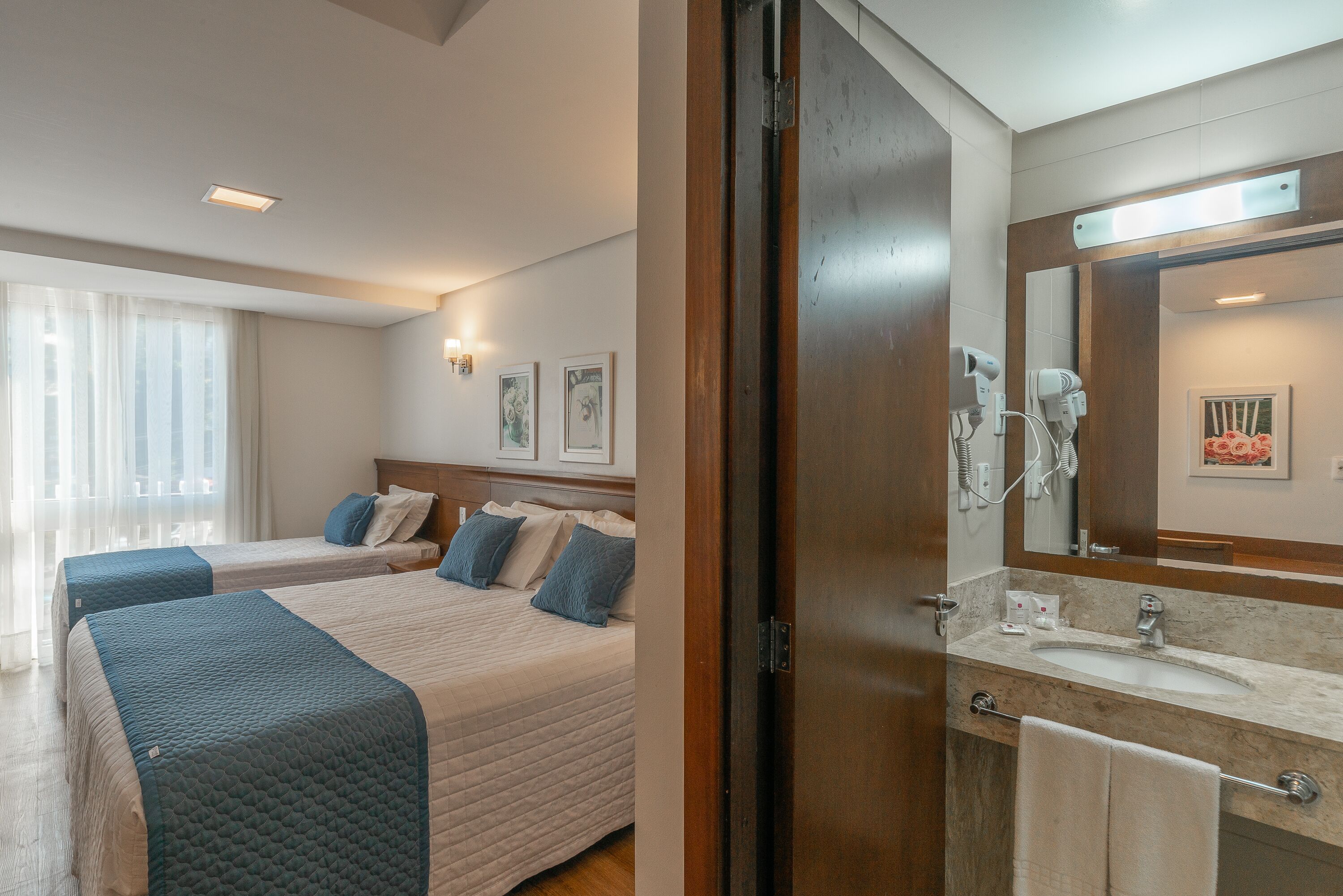 deluxe triple room | 1 bedroom, minibar, individually furnished, laptop workspace