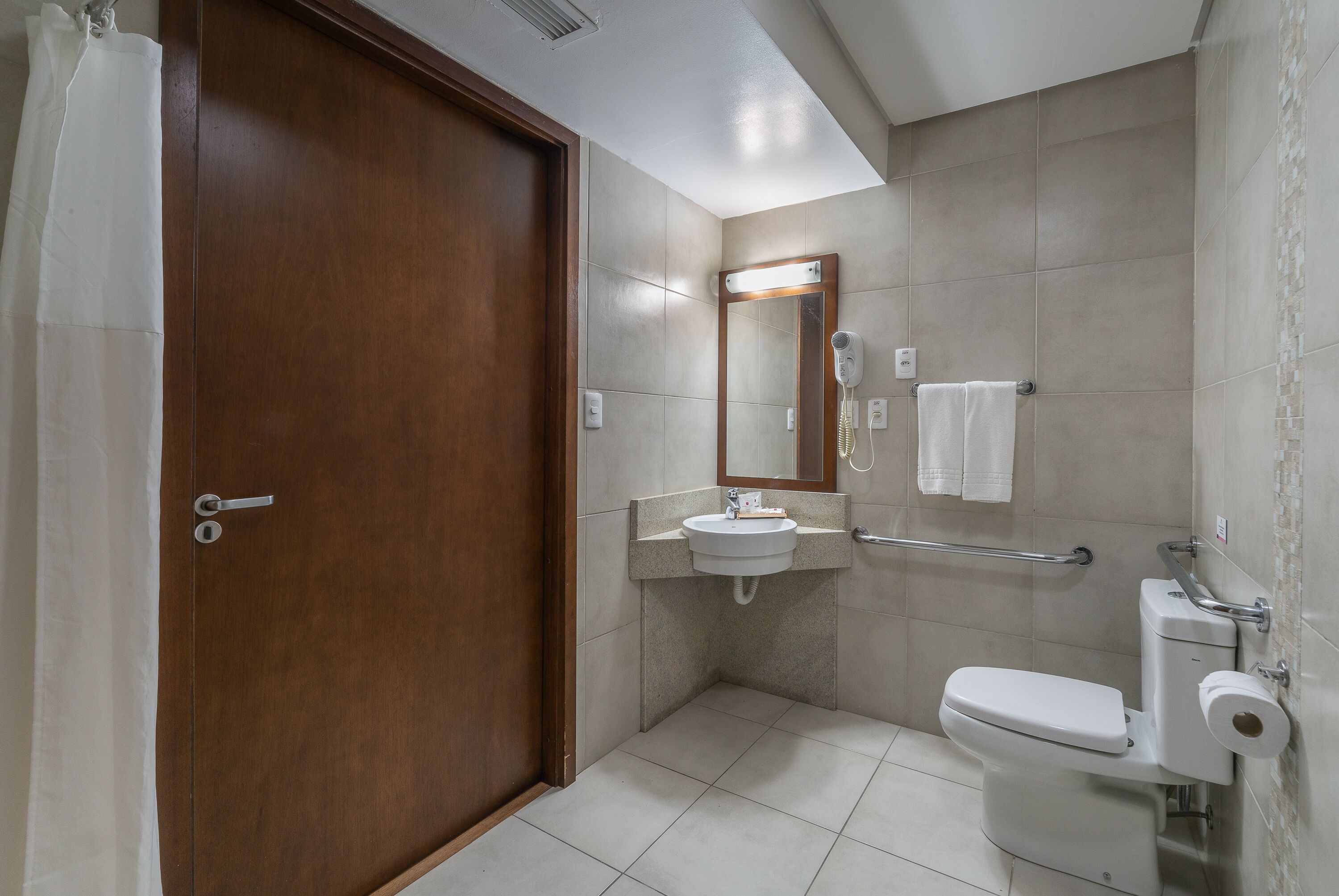 deluxe double or twin room, accessible | bathroom | free toiletries, hair dryer, bidet, towels