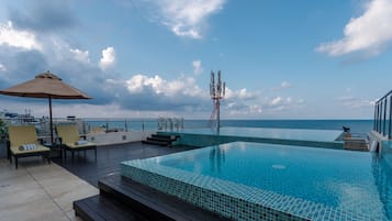 Hồ bơi ngoài trời, mở cửa từ 7:00 đến 22:00, dù/ô trên bãi biển/hồ bơi