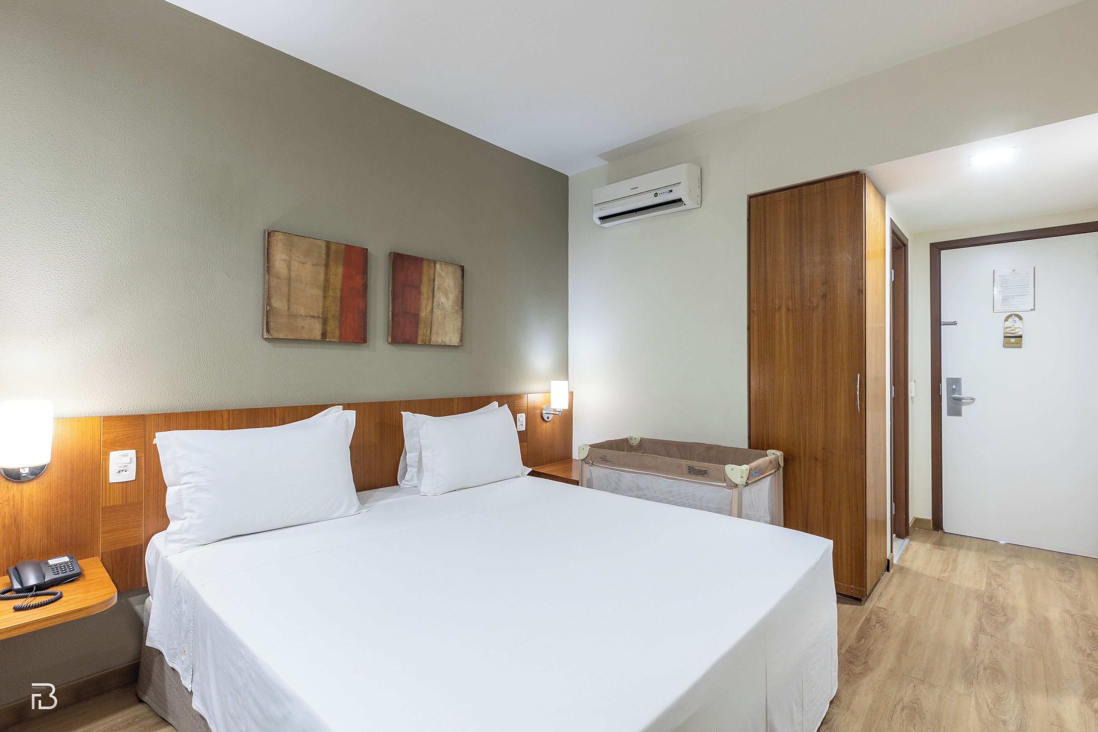 deluxe double room | minibar, in-room safe, desk, soundproofing