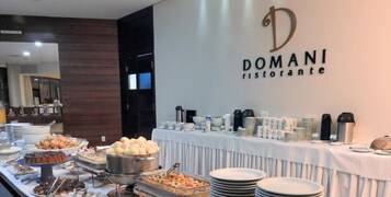 Lunch and dinner served, international cuisine