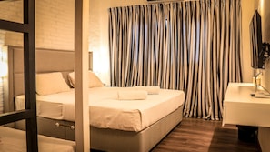 Family Quadruple Room | In-room safe, free WiFi - Clock Inn Colombo (Colombo)