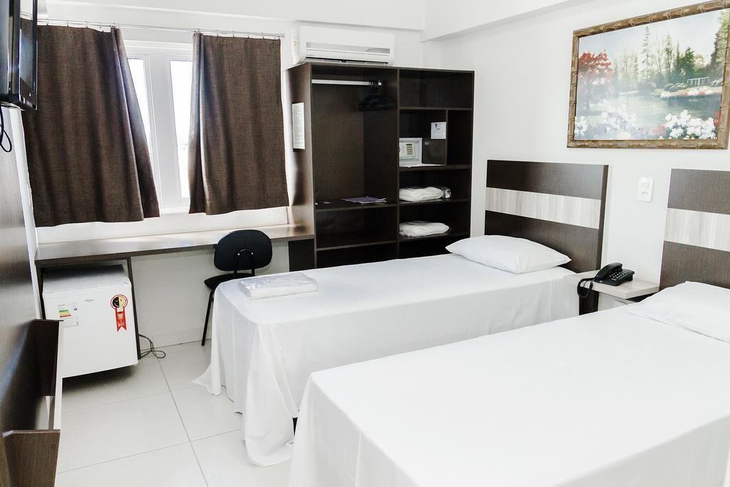 deluxe twin room, 2 single beds | 1 bedroom, minibar, in-room safe, desk