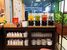 Se ofrece un desayuno completo todos los días (58 BRL por persona)