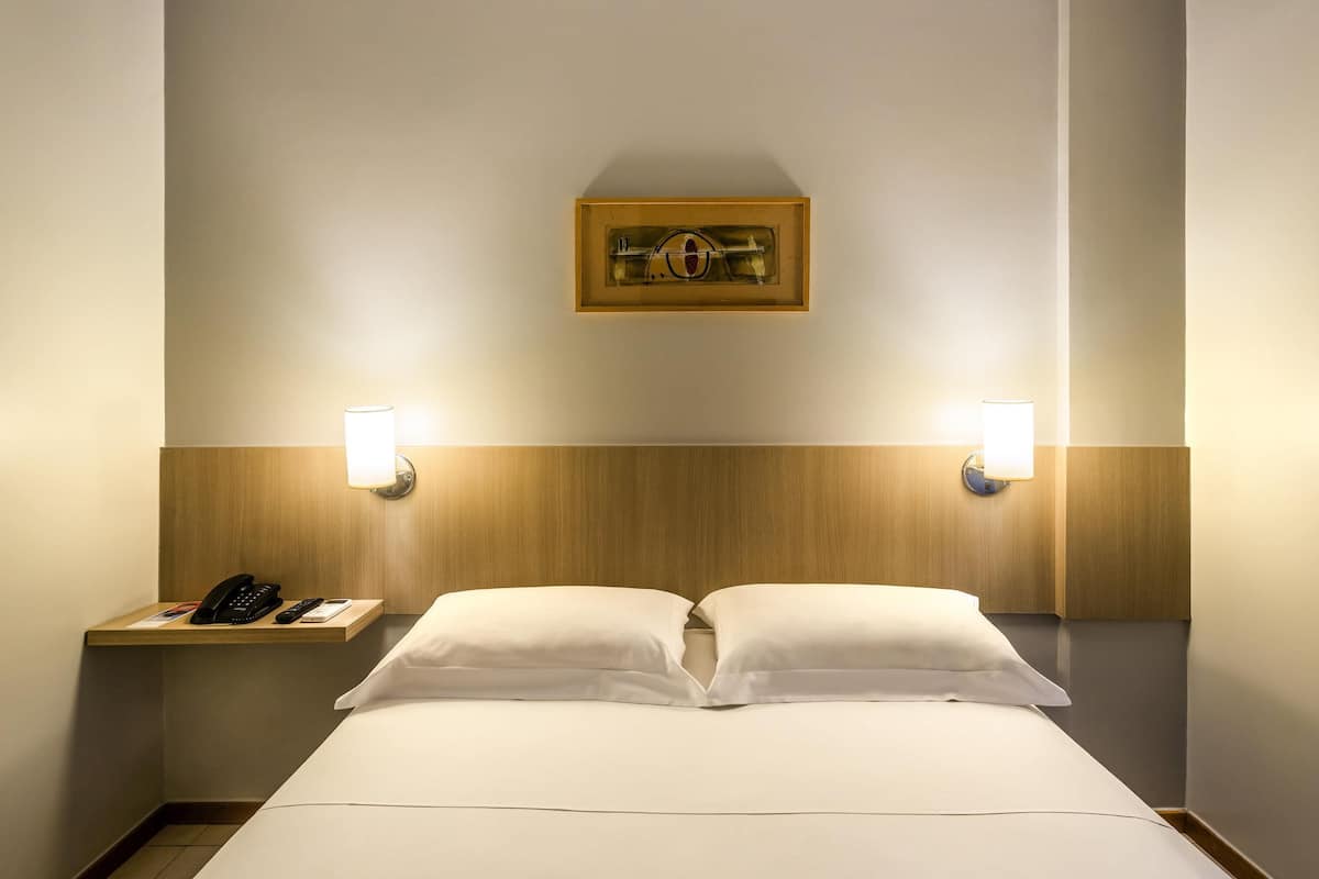 Classic Room, 1 Double Bed | In-room safe, desk, laptop workspace, iron/ironing board