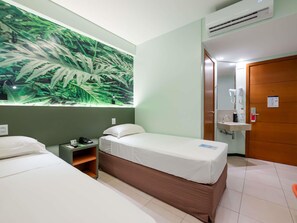 In-room safe, desk, laptop workspace, iron/ironing board - Ibis Styles Belém do Pará (Belém)