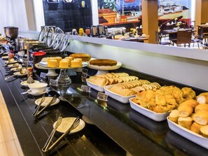 Daily full breakfast (BRL 53.00 per person)