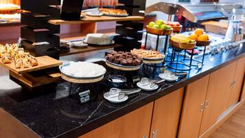 Daily full breakfast (BRL 53.00 per person)