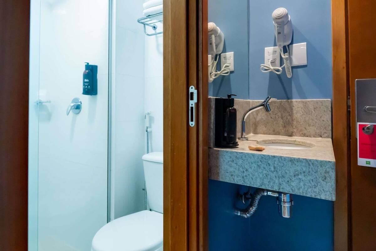 standard room, 2 single beds | desk, free cots/infant beds, free wifi, bed sheets