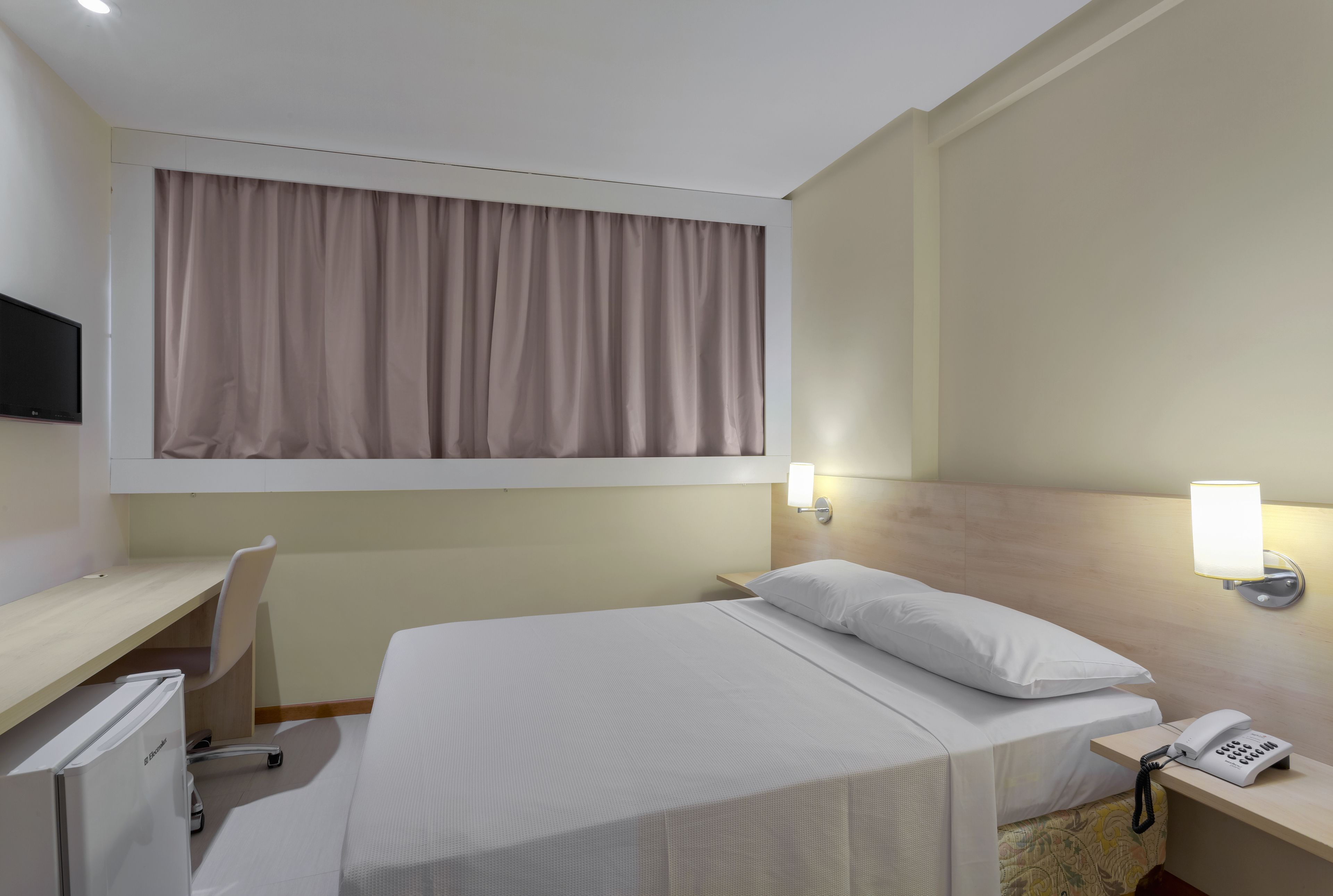 Standard Double Room | Desk, free cots/infant beds, free WiFi, bed sheets