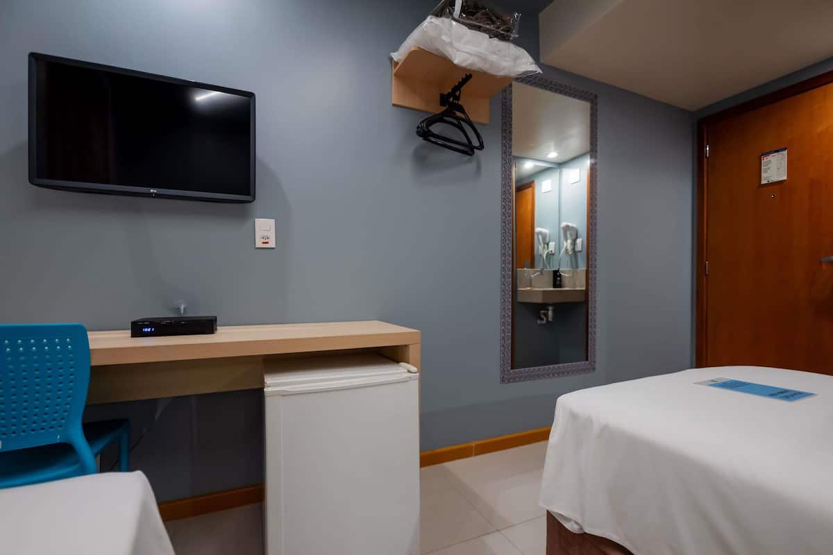Standardzimmer, 2 Einzelbetten | Schreibtisch, kostenlose Babybetten, kostenloses WLAN, Bettwäsche