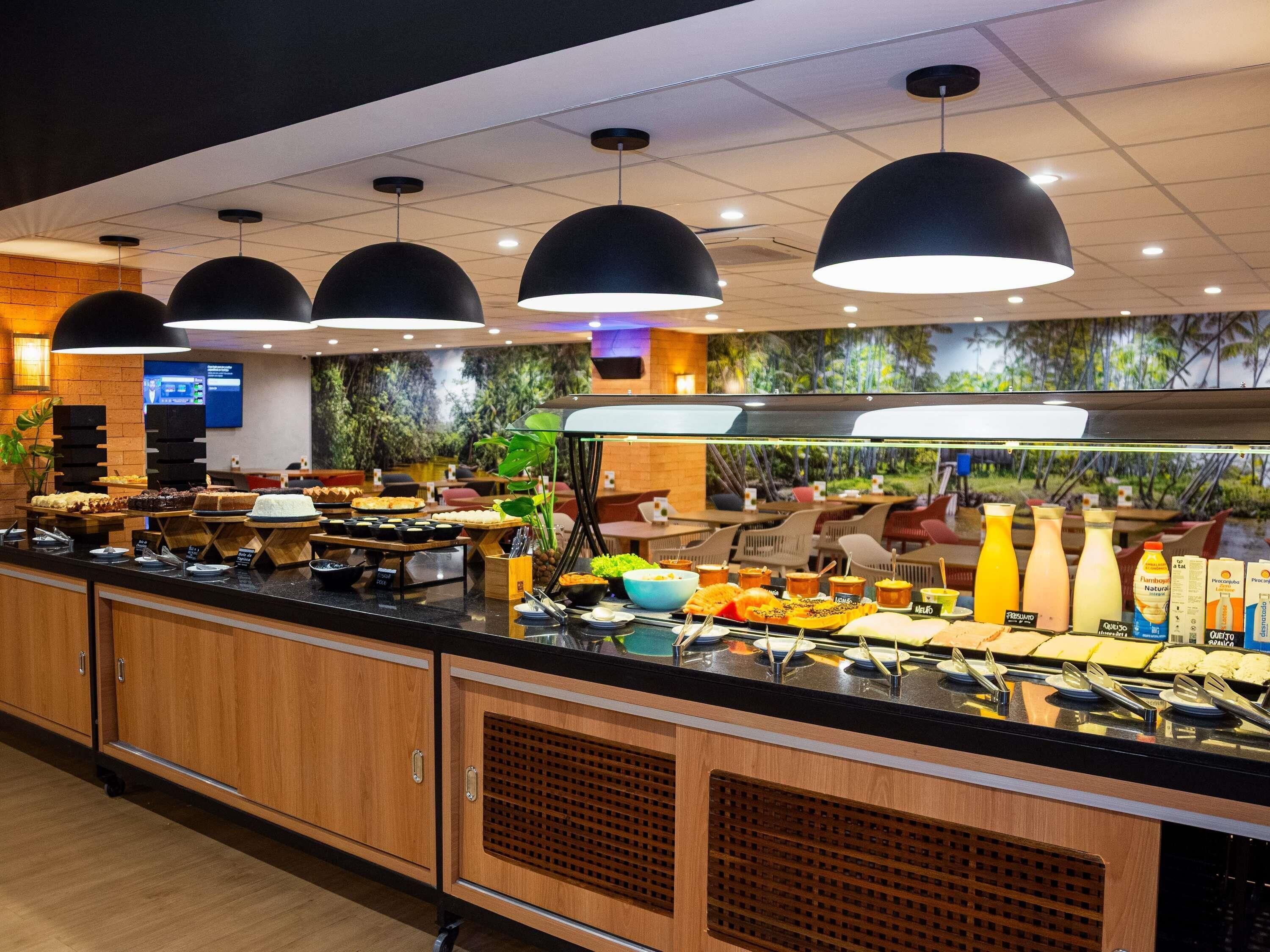 Desayuno completo diario (BRL 58.00 por persona)