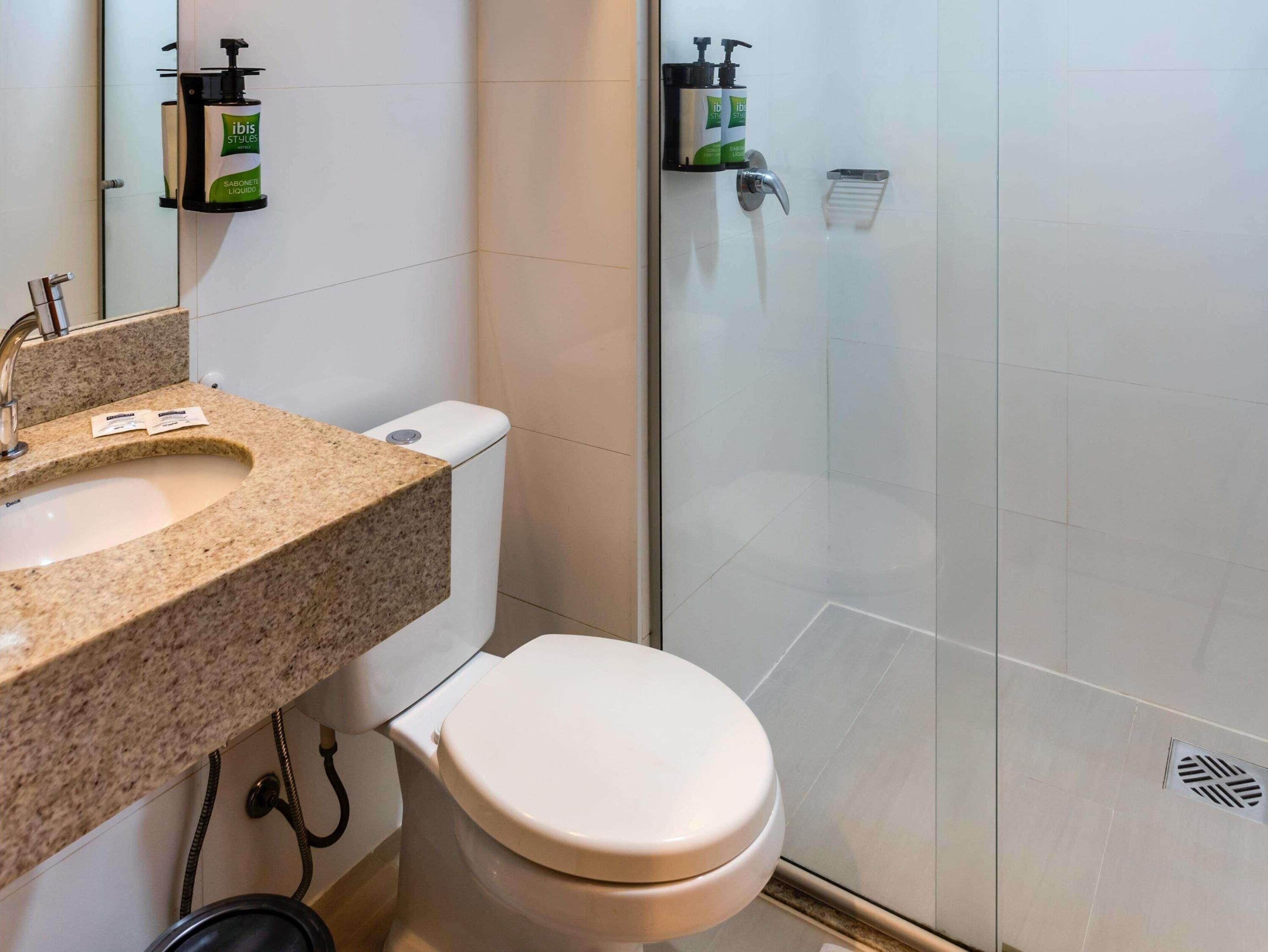 desk, free cots/infant beds, free wifi, bed sheets