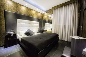 Minibar, Zimmersafe, individuell dekoriert, individuell eingerichtet