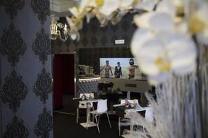 Tägliches einheimisches Frühstück (3 EUR pro Person)