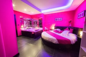 Minibar, Zimmersafe, individuell dekoriert, individuell eingerichtet