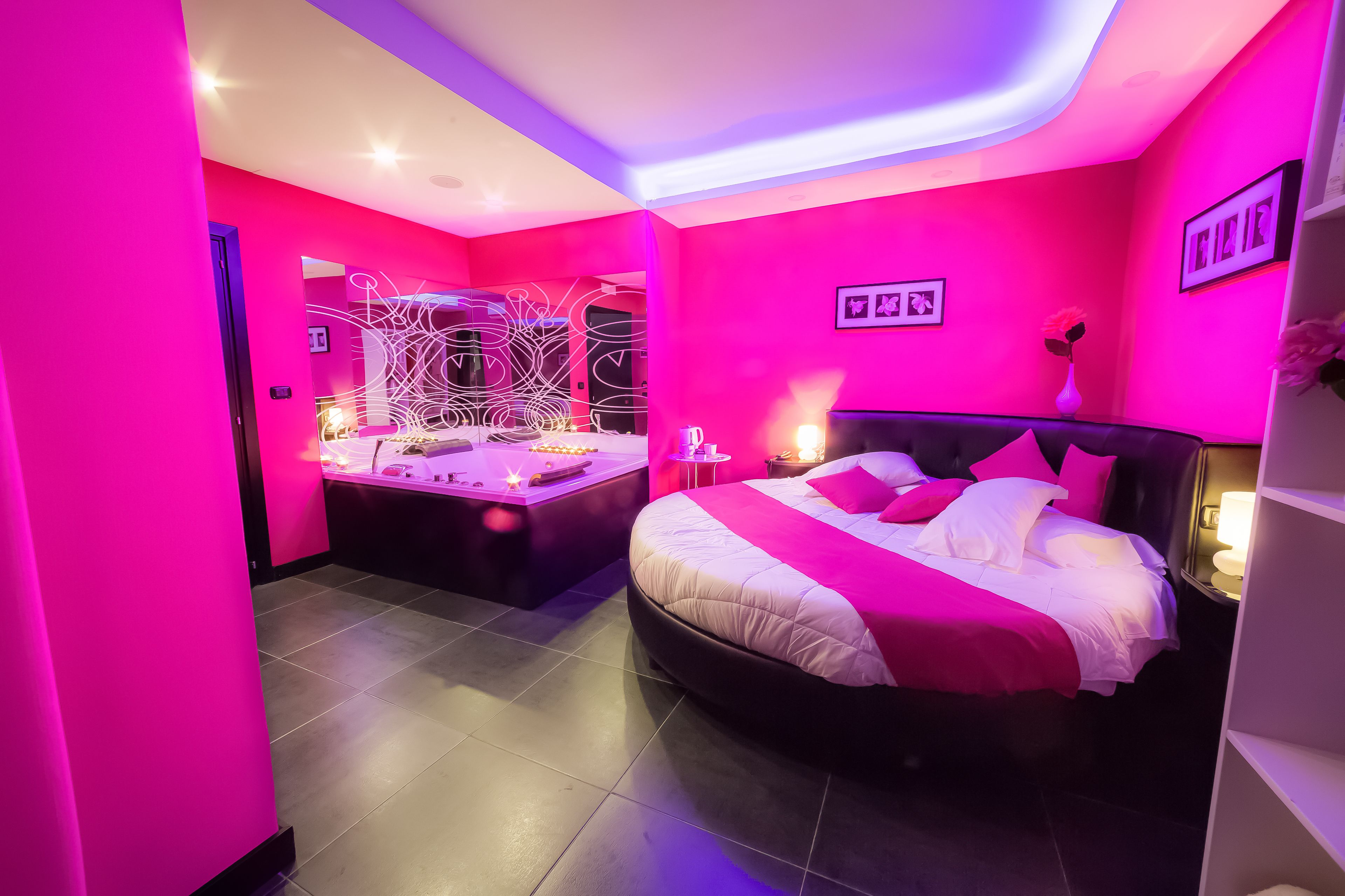 Minibar, in-room safe, individually decorated, individually furnished