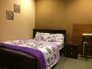 ダブルルーム 共用バスルーム | アイロン / アイロン台、WiFi (無料)