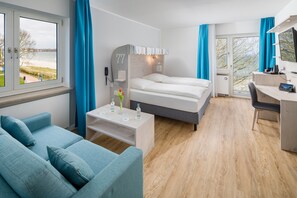 Hypo-allergenic bedding, in-room safe, desk, soundproofing