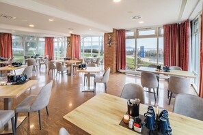 Päivittäinen buffetaamiainen maksusta